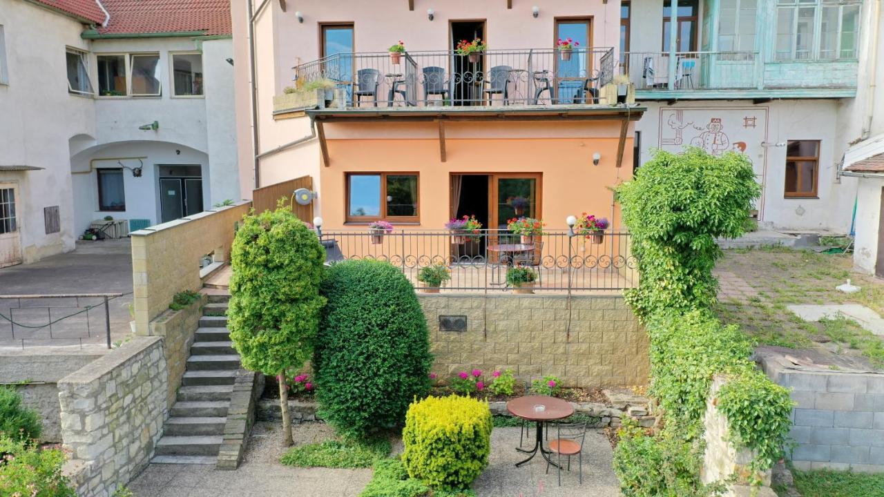 Hotel Na Hradbách Louny Esterno foto